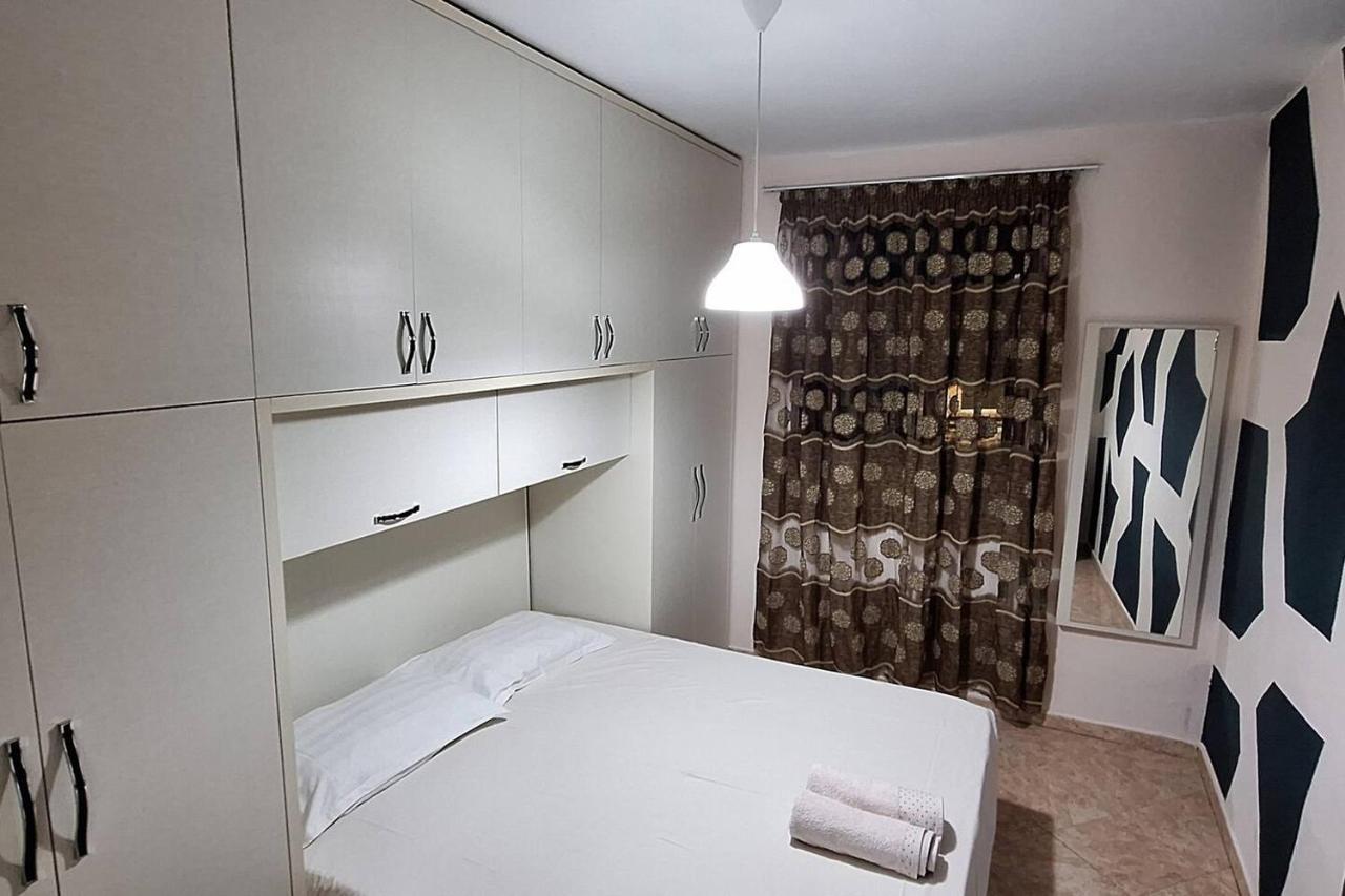 Promenade Apartment In City Centre Berat Exteriör bild