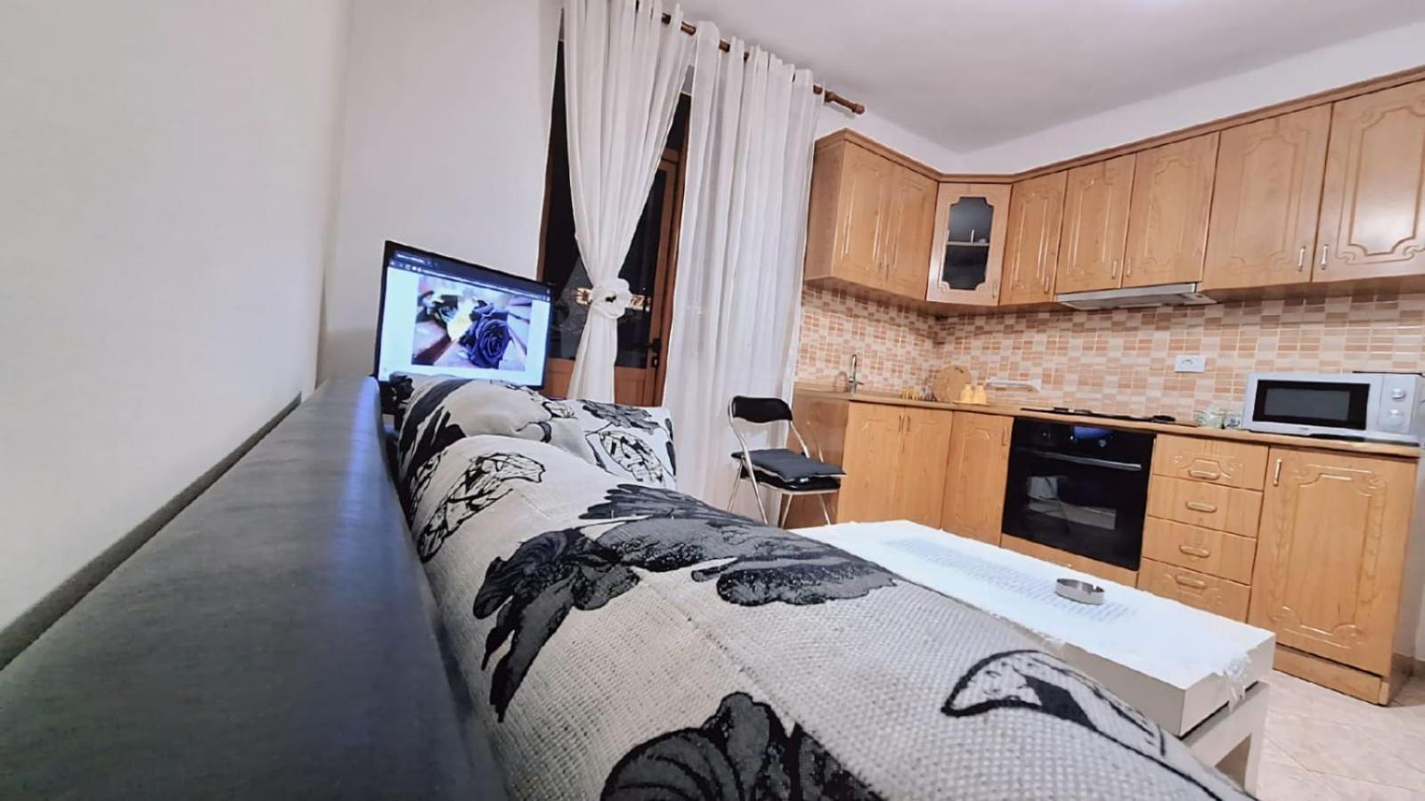 Promenade Apartment In City Centre Berat Exteriör bild